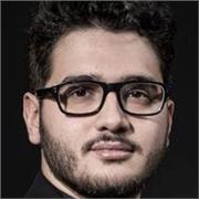 Insegnante di teoria, solfeggio, armonia, analisi musicale e pianoforte impartisce lezioni ad allievi di qualunque età